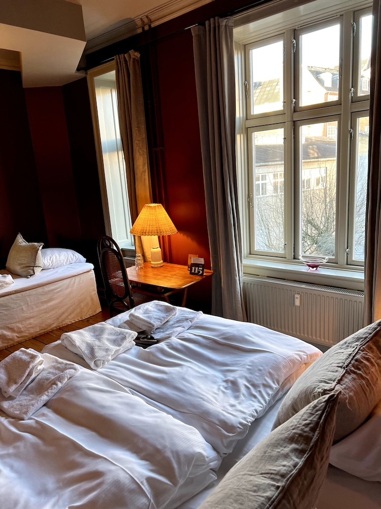 Family Triple Room, 3 Twin Beds, Shared Bathroom photo 3