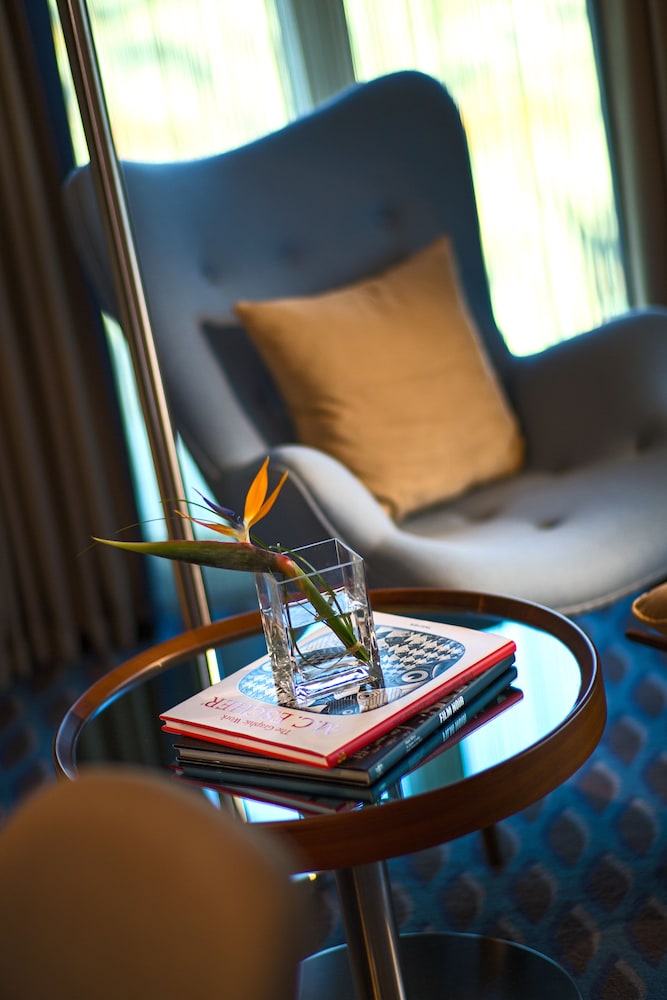 Club Room, 1 King Bed