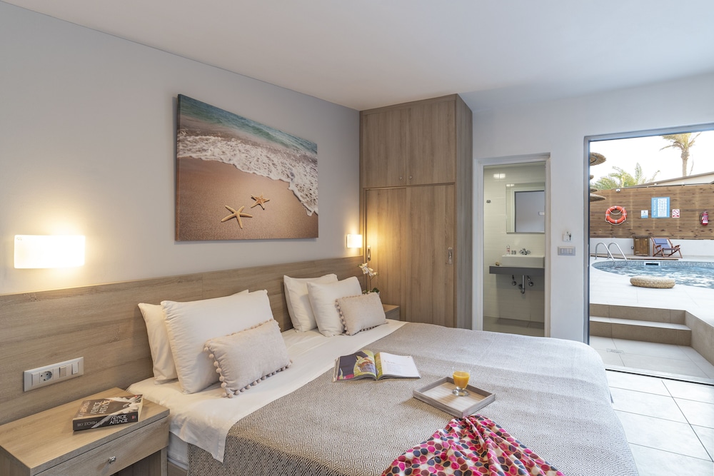 Double Room (2 Adults + 1 Child) photo 2