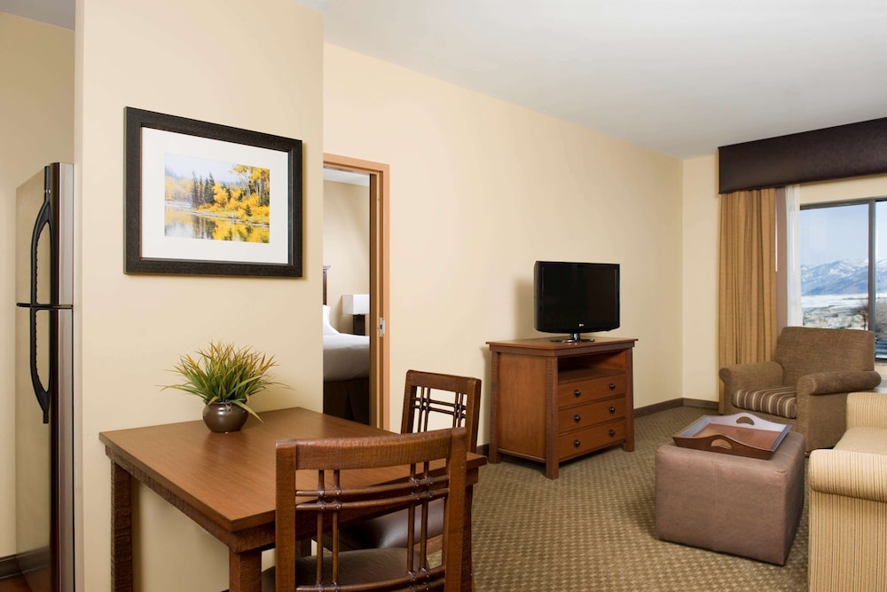 Suite, 1 King Bed, Accessible (Mobility & Hearing, Roll-in Shower) - Photo 7