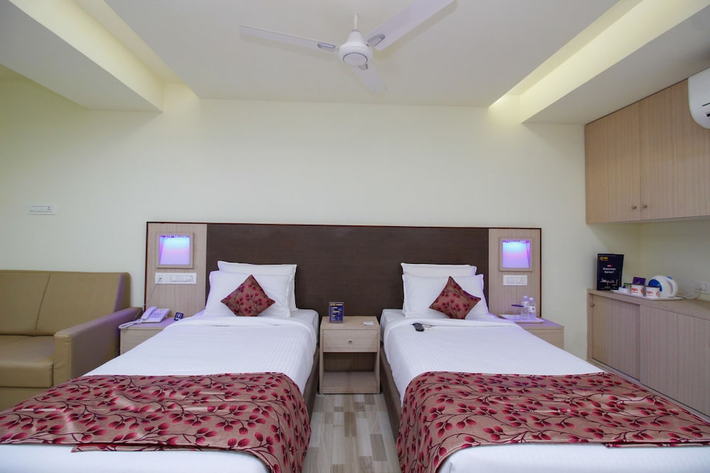 Deluxe Double Or Twin Room, 1 Queen Bed photo 2