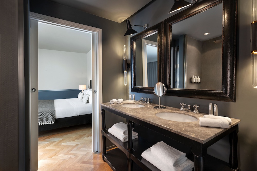 Deluxe Suite, 1 Bedroom, Golf View thumbnail 6