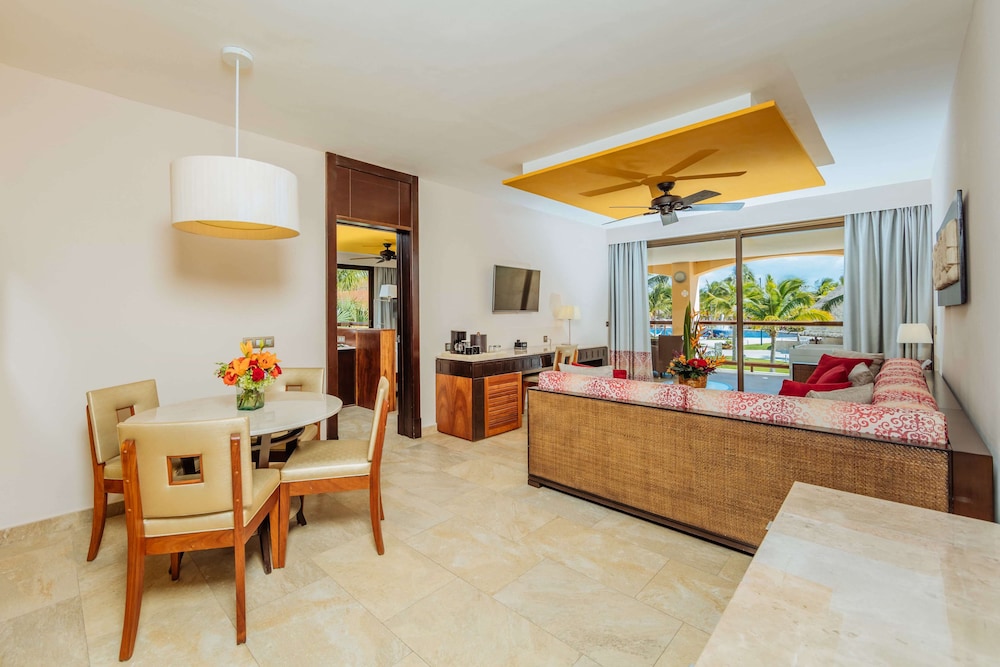 Suite (Ocean Front Premium Level)