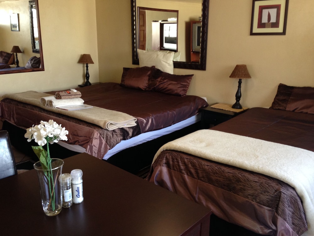Elephant Suite King Bed Or 3 Single Beds
