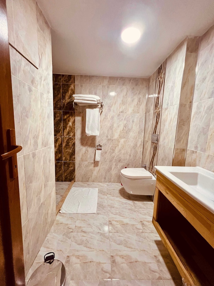 Family Bungalow, 4 Bedrooms, Balcony, River View, Jacuzzi photo 3