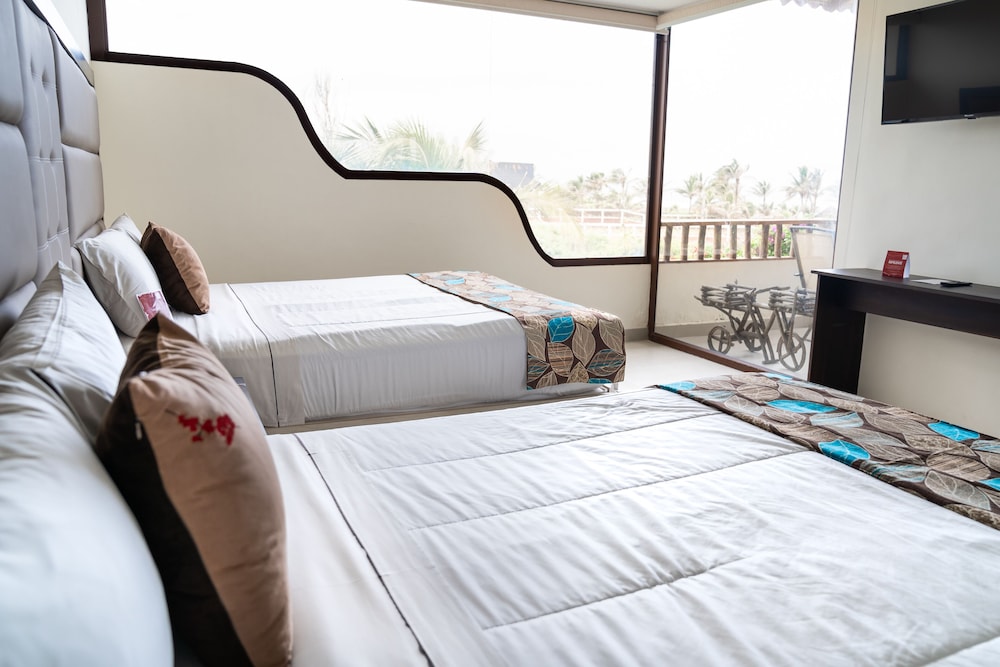 Senior Suite, 2 Queen Beds photo 3