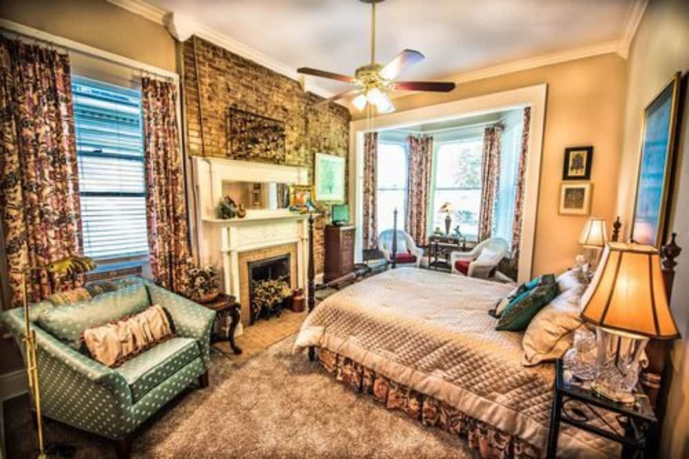 Suite, Private Bathroom (Fountain Court Suite)