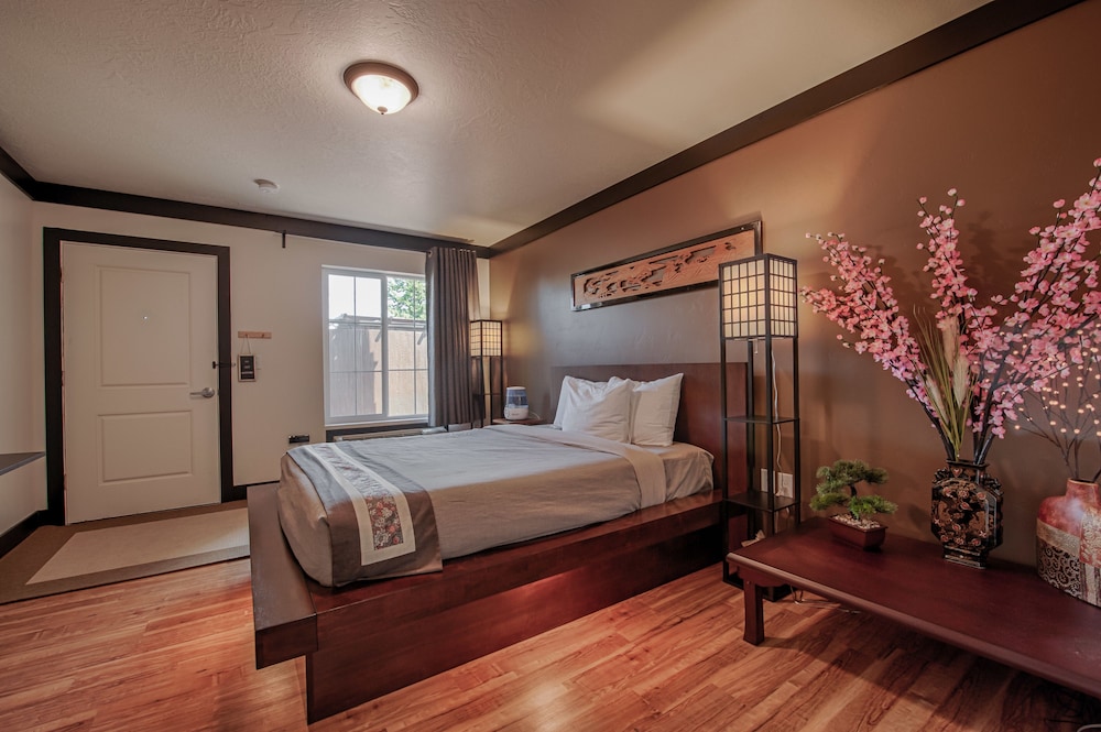 Signature Room, 1 King Bed photo 3