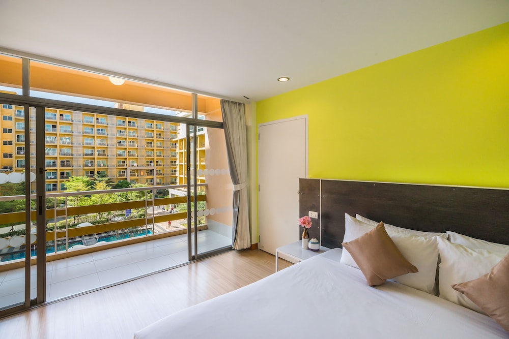 Deluxe Room - Photo 6