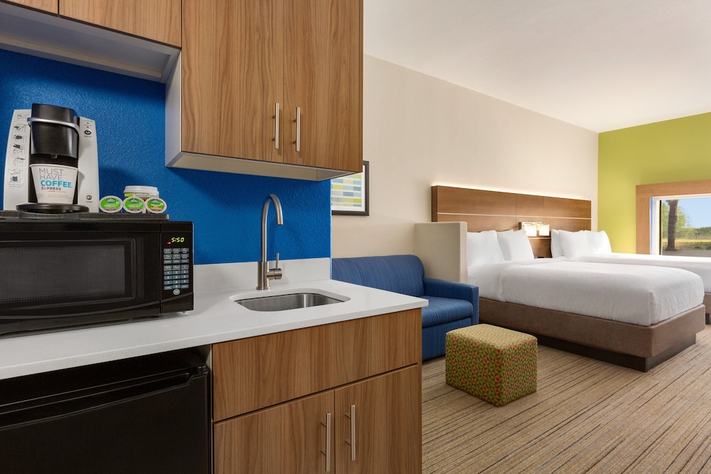 Suite, 2 Queen Beds - Photo 1