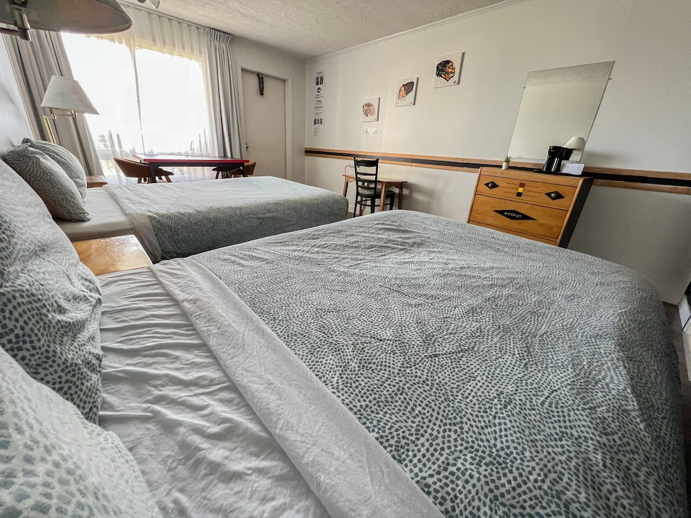 Economy Quadruple Room, 2 Double Beds, Private Bathroom, River View photo 2