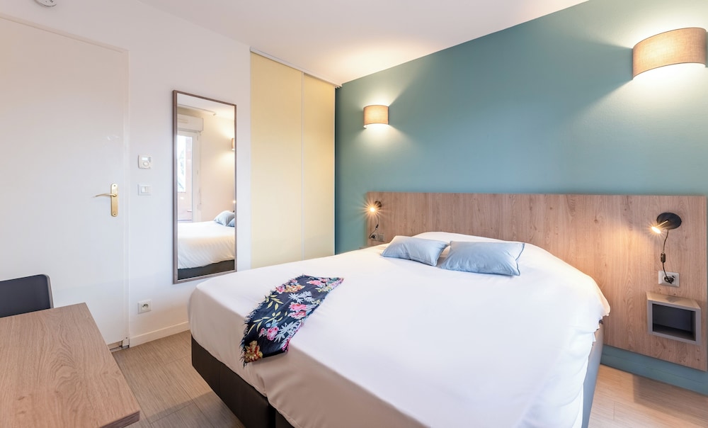 Studio, 1 Double Bed, Balcony photo 2