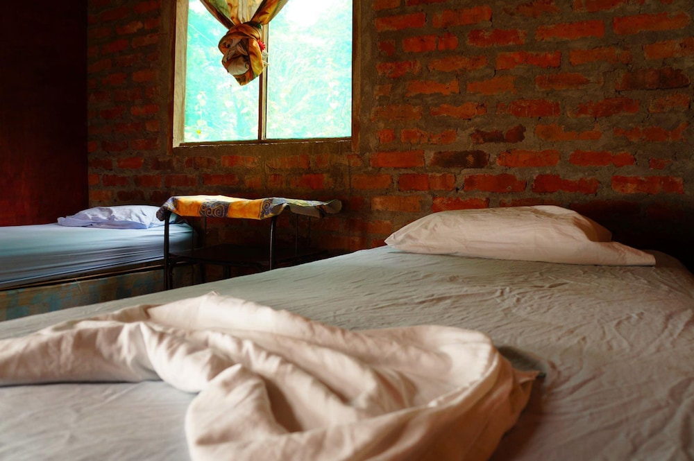 Double Room, 1 Queen Bed, Shared Bathroom photo 1