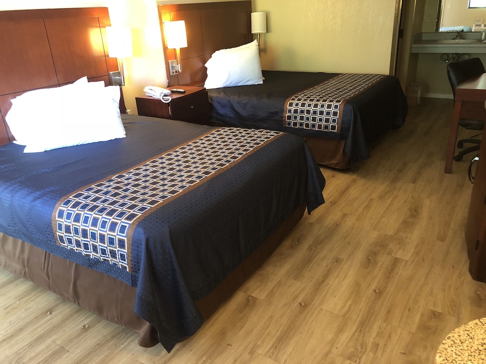Deluxe Double Room Single Use, 2 Queen Beds photo 1