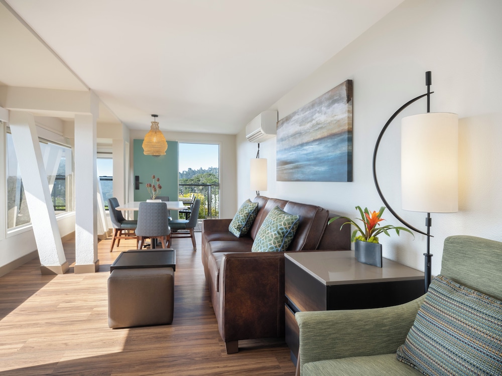 Sunset Suite, 1 Queen Bed with Sofa bed, Ocean View photo 2