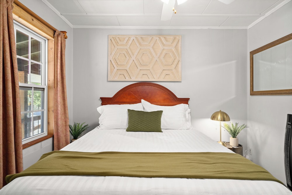 Executive Studio, 1 Queen Bed photo 2