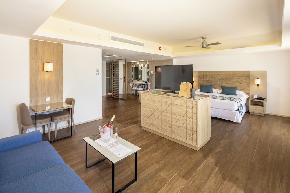 Suite, Oceanfront (elite Club, U)