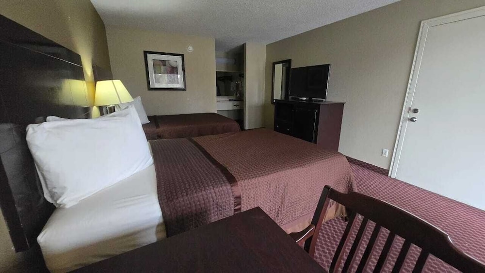 Room, 1 King Bed, Non Smoking photo 3
