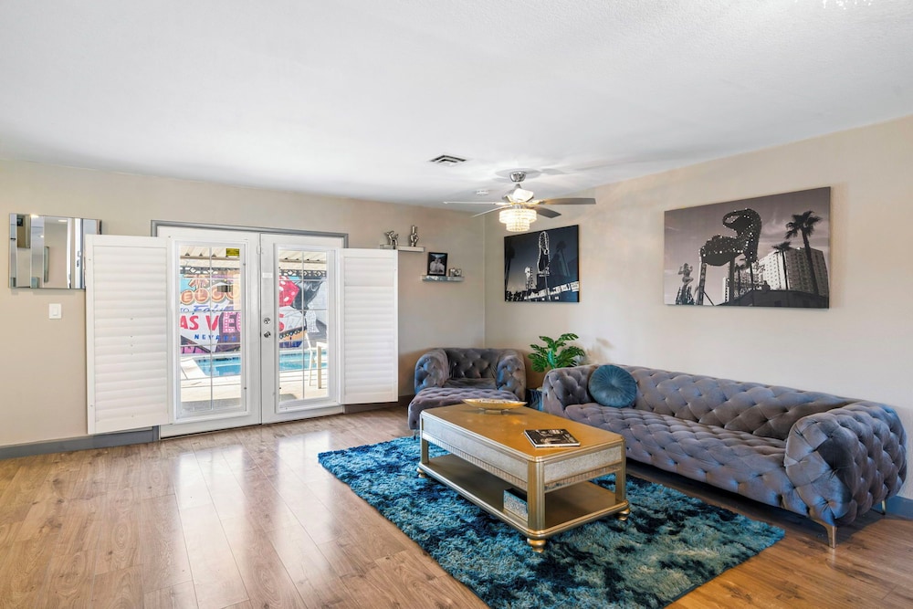 Highly Upgraded 4bd2bath Home With Private Pool, Billede 14