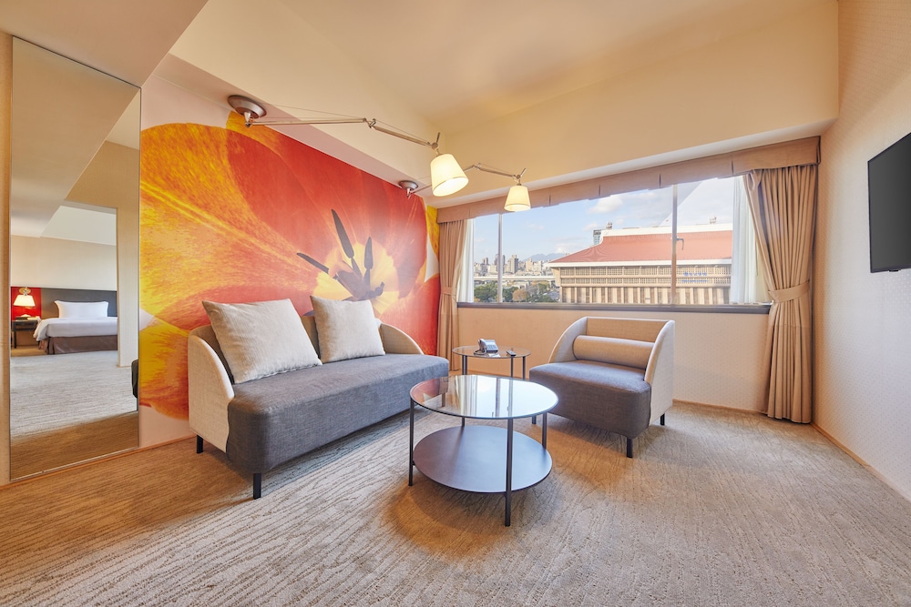 Suite, 1 Double or 2 Twin Beds (Station)