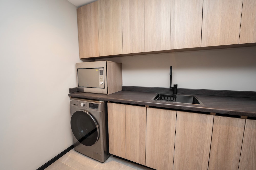 Executive Suite, 1 Bedroom - Photo 6