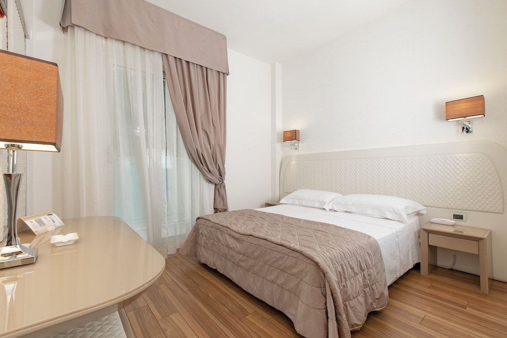 Superior Double or Twin Room, Partial Sea View