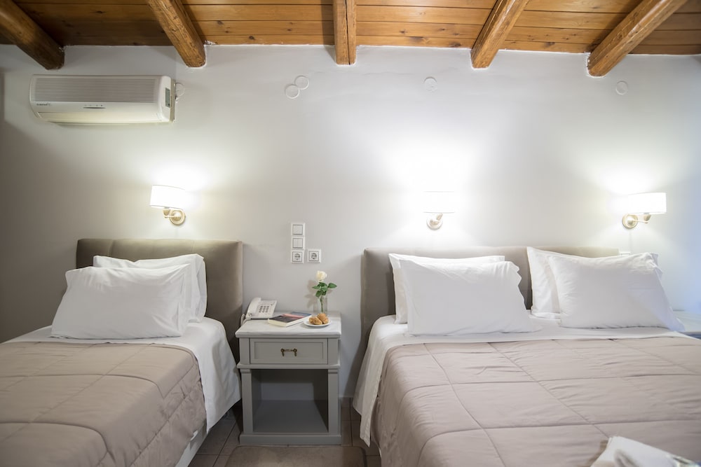 Super Triple Room with Balcony - Photo 5