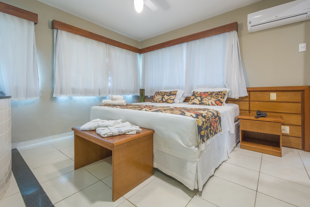 Room (Master) - Photo 27