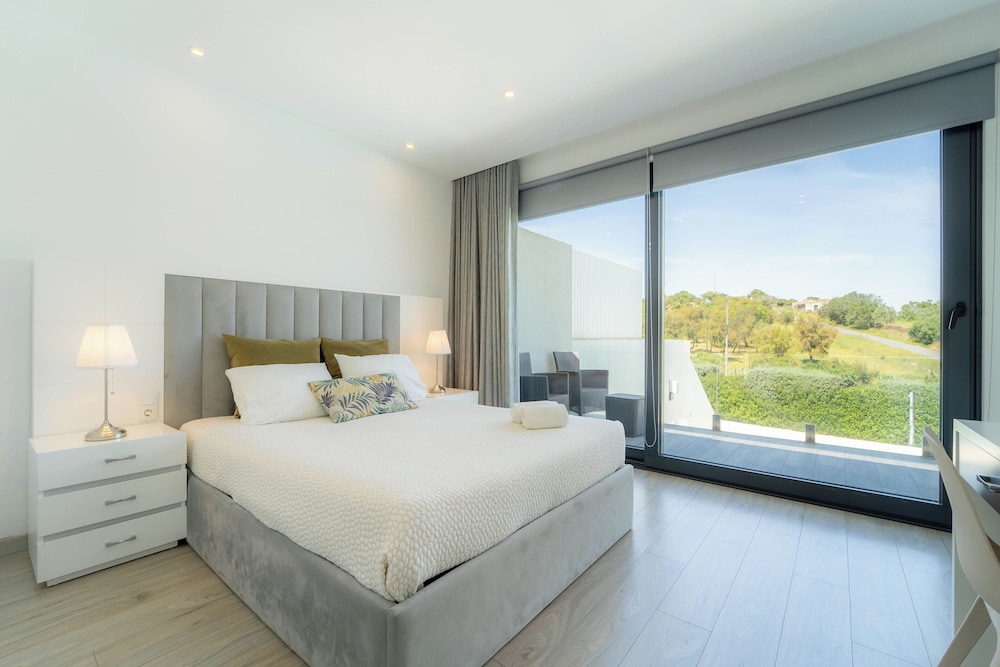 Superior Room, Pool View photo 1