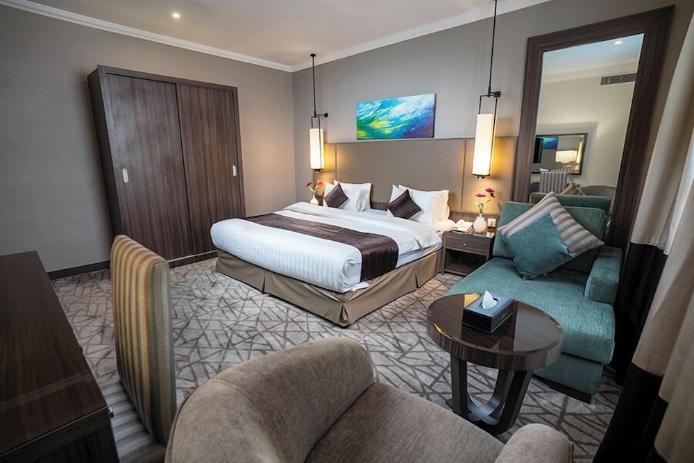 Superior Suite, 1 King Bed with Sofa bed