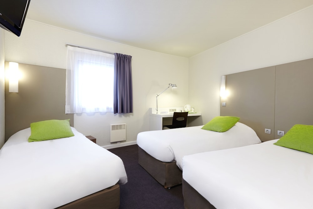 Standard Room, Multiple Beds photo 3
