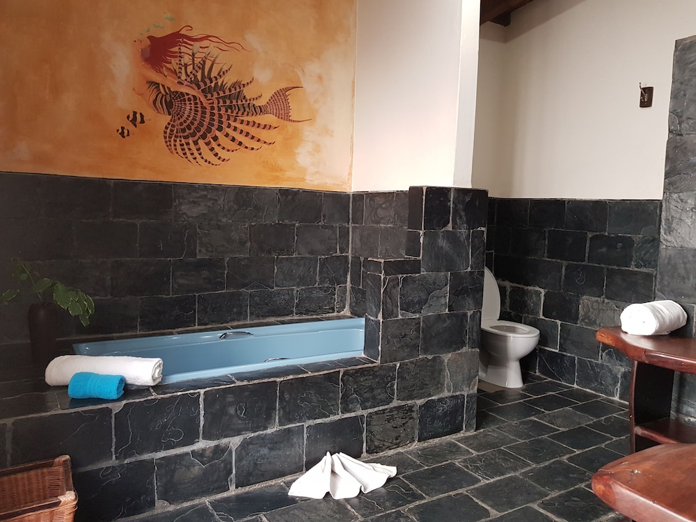 Suite, 3 Twin Beds (Courtyard Triple, Airport transfers) photo 3