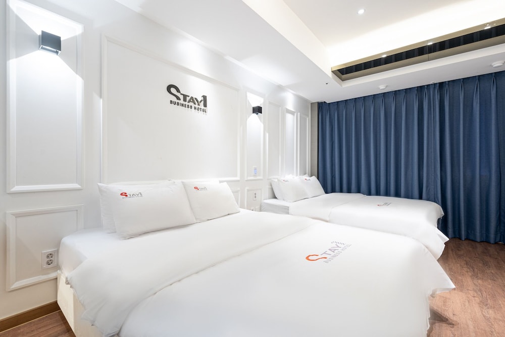 Family Twin Room - Photo 3