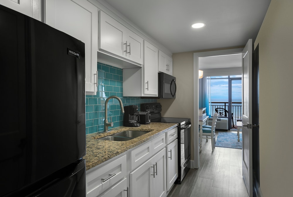 Oceanfront King Suite - Photo 4