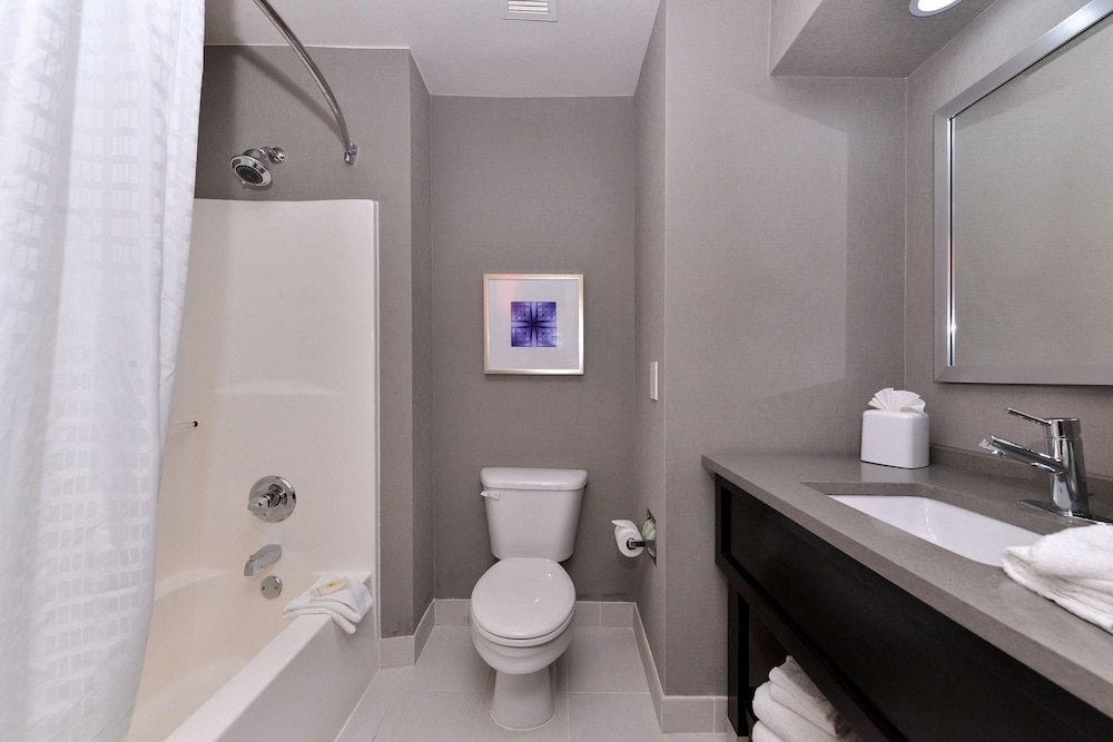 Suite, 1 King Bed, Non Smoking, Hot Tub - Photo 8