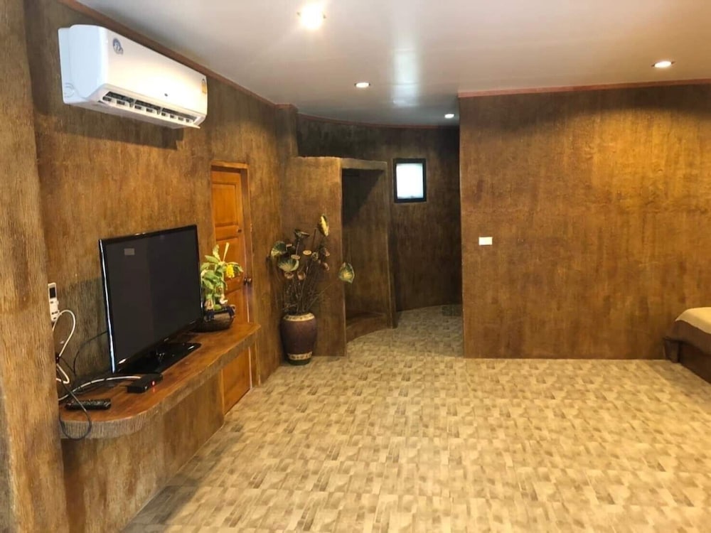 Family Room photo 3