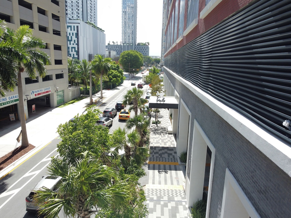 Cityview One Bedroom Suite With Two Beds thumbnail 6