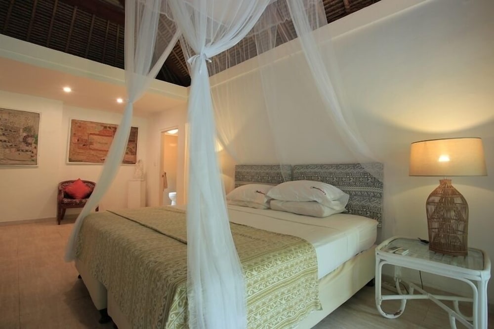 Superior Bungalow - Photo 11