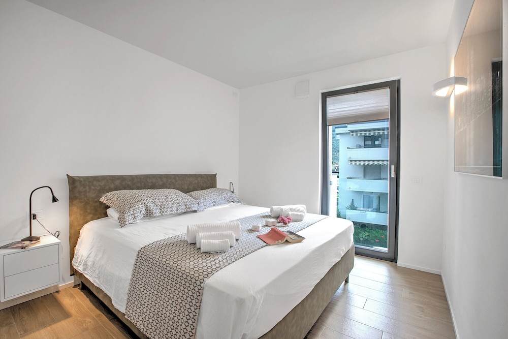 Family Apartment, Multiple Bedrooms, 2 Bathrooms (Sole E Lago)