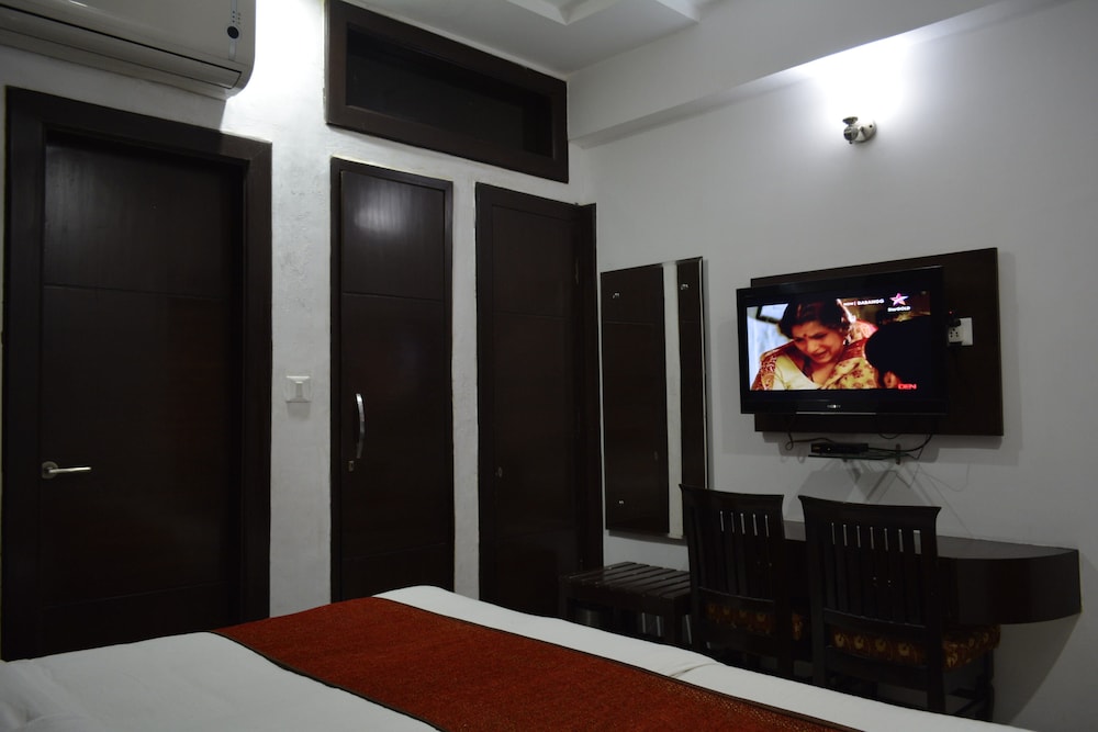 Deluxe Room - Photo 10