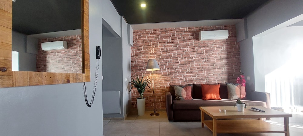 Executive Suite - Photo 13