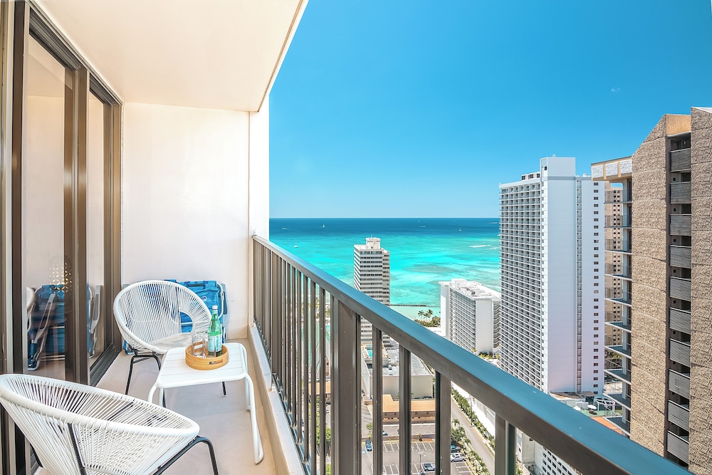 Premium Remodeled Condo with Ocean View and Parking: balcony & terrace photo