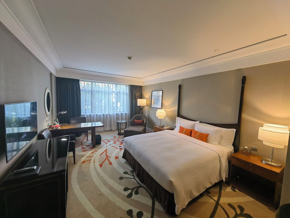 Grand Deluxe King - Cathay Garden Building thumbnail 5