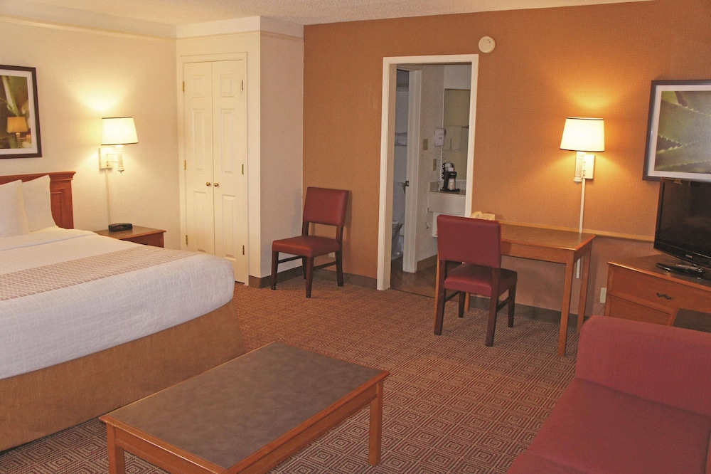 Suite, 1 King Bed, Non Smoking
