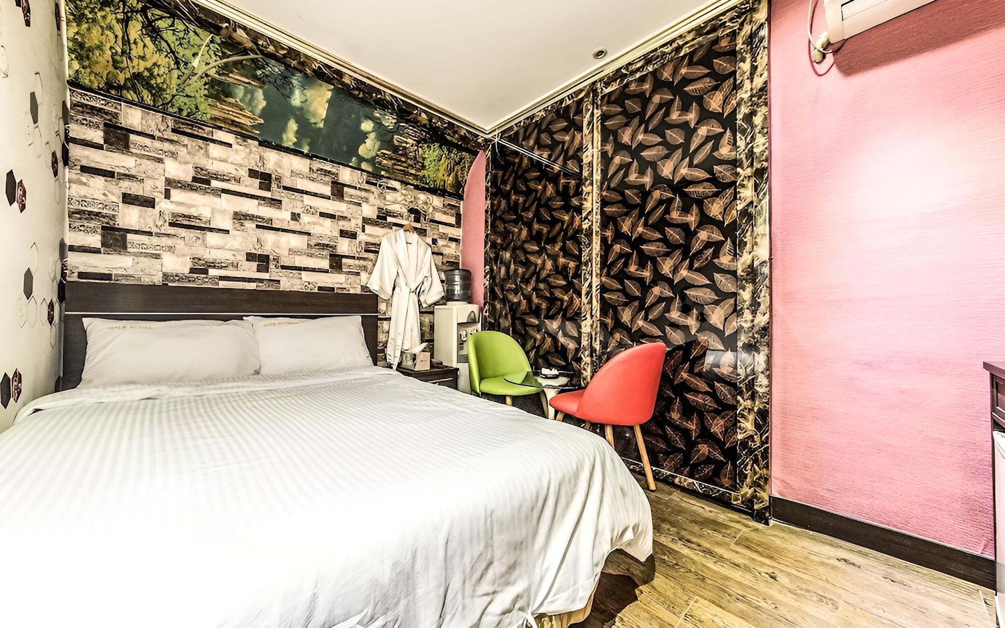 Room (Standard Room) - Photo 1