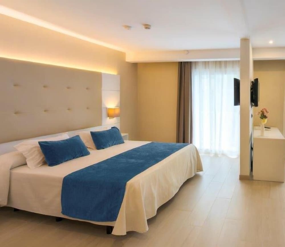 Comfort Triple Room, 1 Queen Bed with Sofa bed, City View