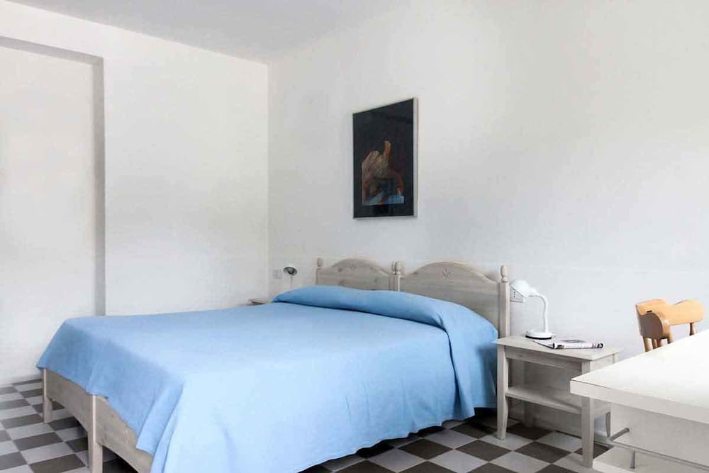 Basic Triple Room photo 1