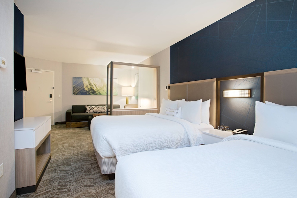 Suite, 2 Queen Beds (Mobility Accessible, Tub)
