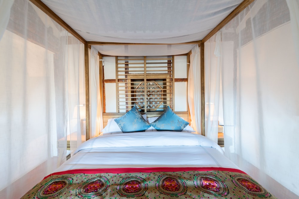 Luxury Suite, Bathtub, Courtyard View photo 3