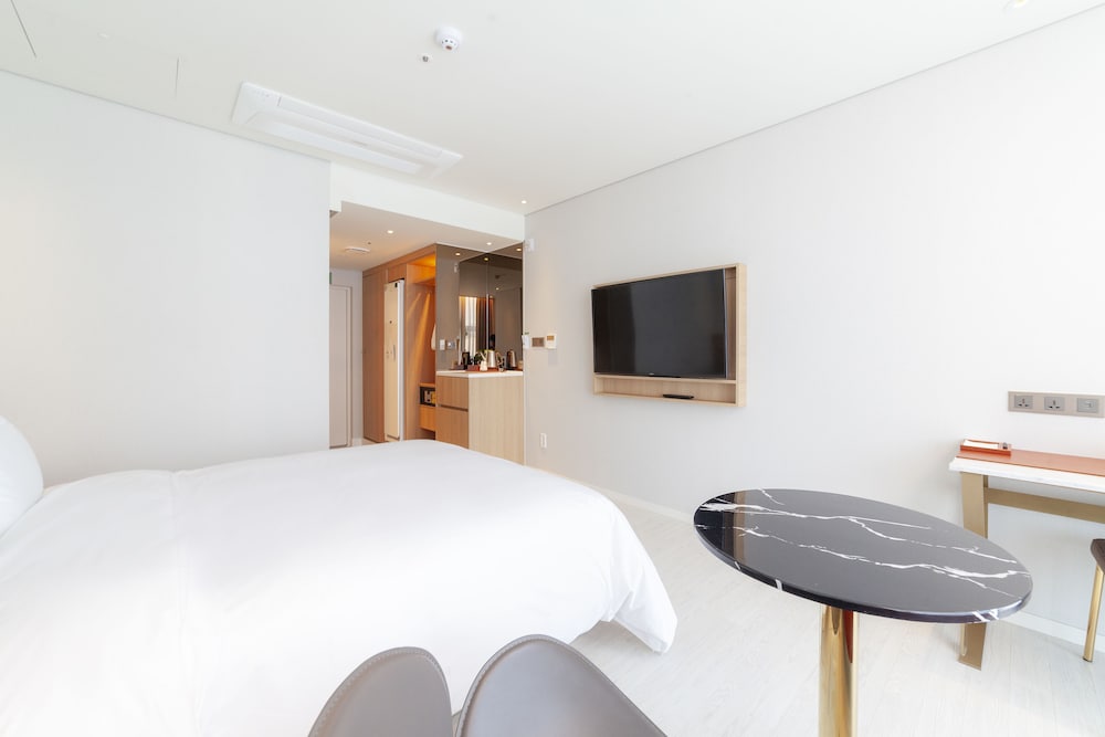 Deluxe Double Room, Non Smoking - Photo 4